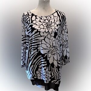 $19 sale Chico's Travelers Textured Black  White Floral  Top 2L 12
